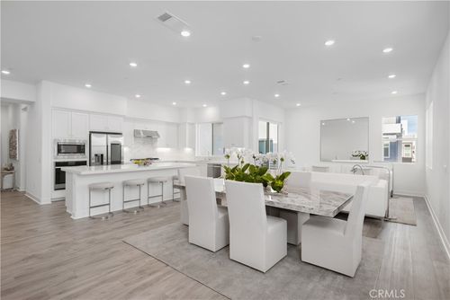 101-27225 Cranmore Way, Valencia, CA, 91381-2420 | Card Image