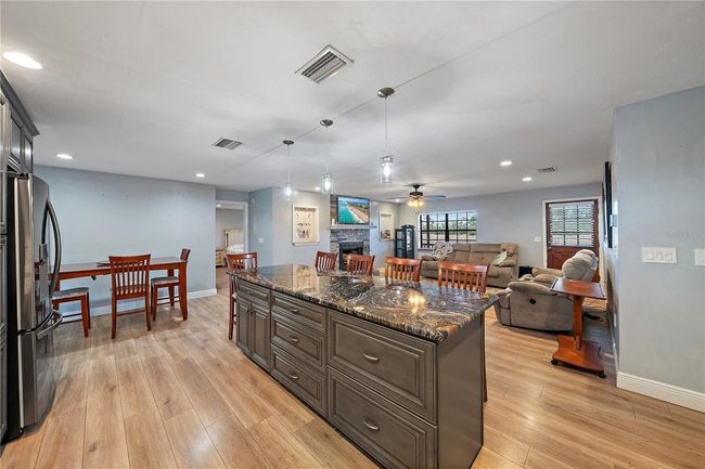 6204 Juel Gill Rd, Home with 3 bedrooms, 2 bathrooms and null parking in Myakka City FL | Image 9