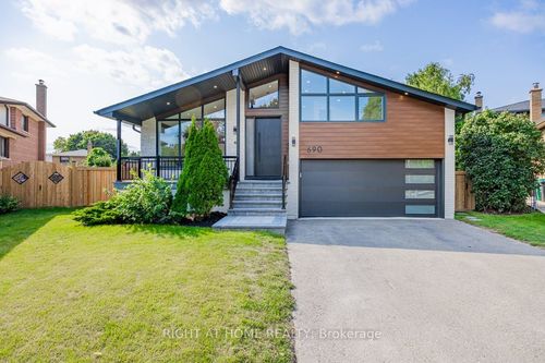 690 Hillman Cres, Mississauga, ON, L4Y2H9 | Card Image