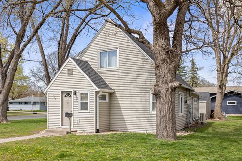 437 Linden Ave Sw, Hutchinson, MN, 55350-2849 | Card Image
