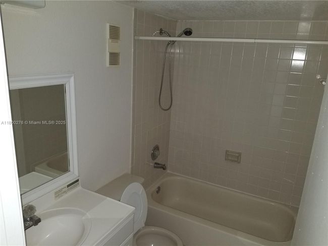 APT-402 - 8560 N Sherman Cir, Condo with 2 bedrooms, 2 bathrooms and null parking in Miramar FL | Image 14