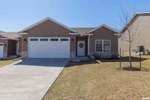 702 Titus Ct, Le Claire, IA, 52753-1205 | Card Image