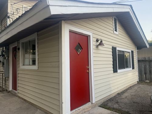 b-417 S Commerce St, Lockhart, TX, 78644-2727 | Card Image