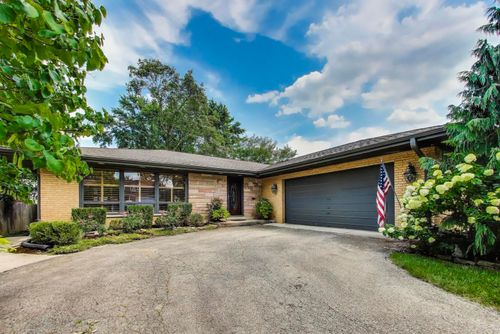 275 Stonegate Rd, Clarendon Hills, IL, 60514-1041 | Card Image