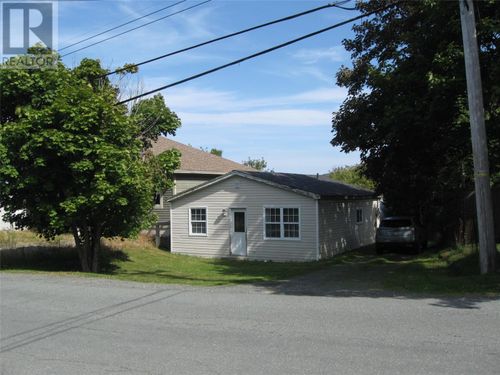 28 Chamberlains Rd, Conception Bay South, NL, A1W5E9 | Card Image