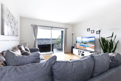 apt-901b-4400 Hillcrest Dr, Hollywood, FL, 33021-7979 | Card Image