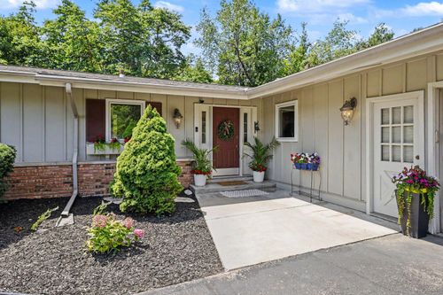 4414 Tanglewood Trl, Saint Joseph, MI, 49085-9686 | Card Image