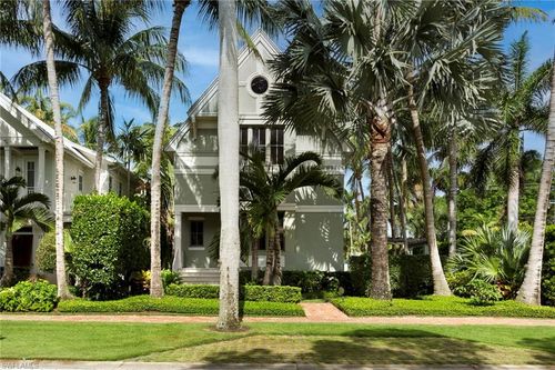 12 6th St, NAPLES, FL, 34102-6108 | Card Image
