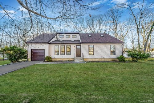 4 Rainbow Ct, Middle Island, NY, 11953-1333 | Card Image