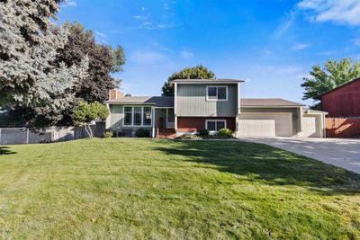 3205 E Kasha Ct, Home with 5 bedrooms, 2 bathrooms and null parking in Mead WA | Image 3