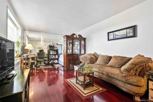 6f-27-05 Parsons Blvd, Flushing, NY, 11354-1308 | Card Image