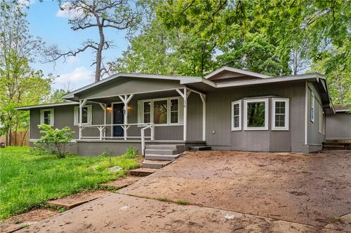 16 Amesbury Dr, Bella Vista, AR, 72715-5201 | Card Image