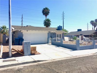 3852 Vista Largo Drive, House other with 4 bedrooms, 3 bathrooms and null parking in Las Vegas NV | Image 1