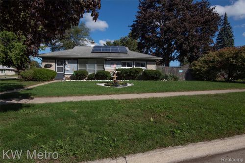 25405 Miracle Dr, Madison Heights, MI, 48071-4108 | Card Image