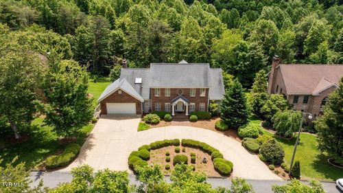 121 Queensgate, Bristol, TN, 37620-3041 | Card Image