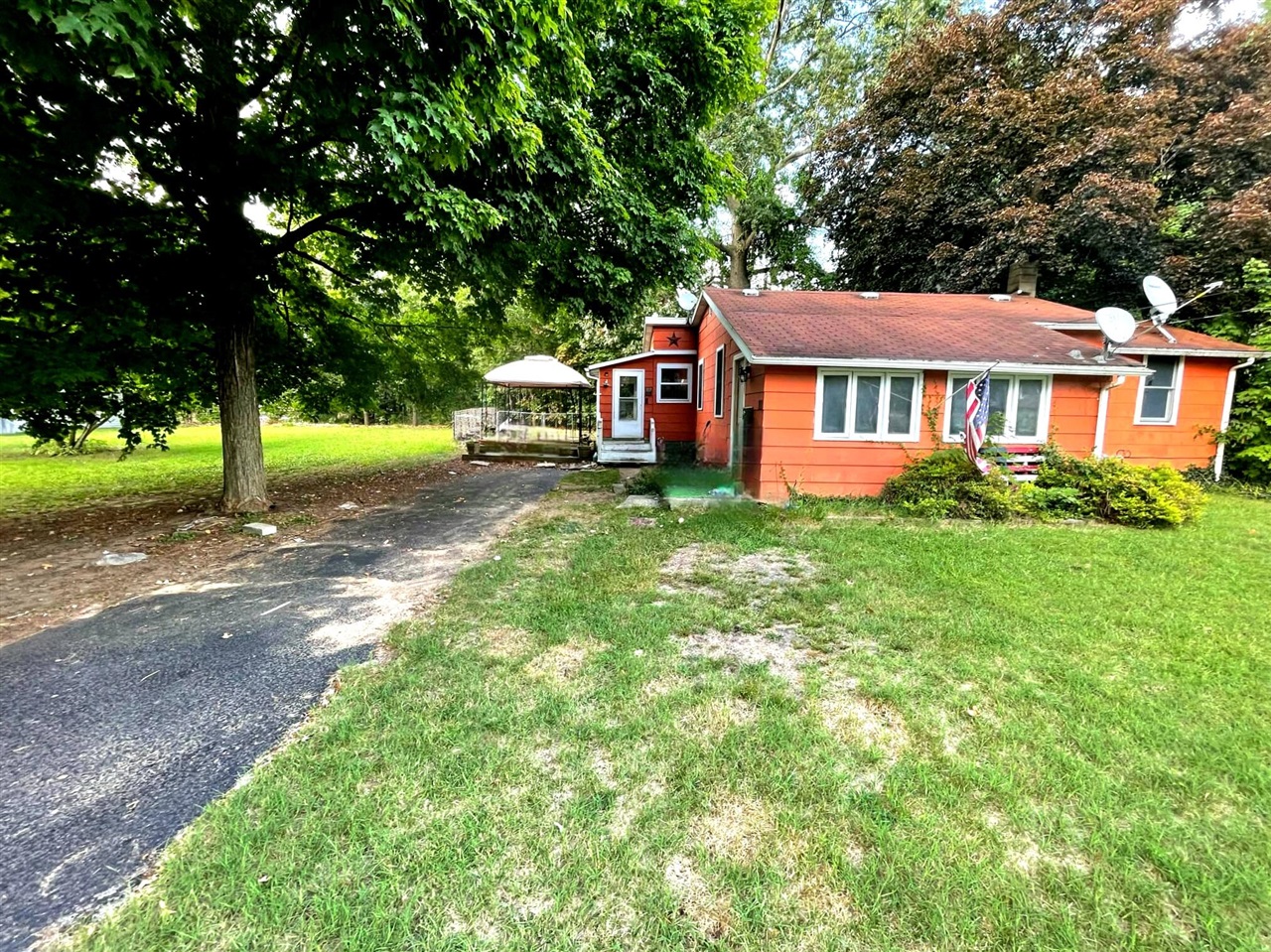 Bishop St, Dowagiac, MI 49047