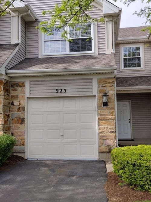 925 Mesa Dr, Lake In The Hills, IL, 60156-4926 | Card Image