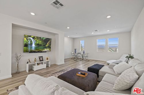 27109 Valley Oak Pl, Valencia, CA, 91381-2199 | Card Image