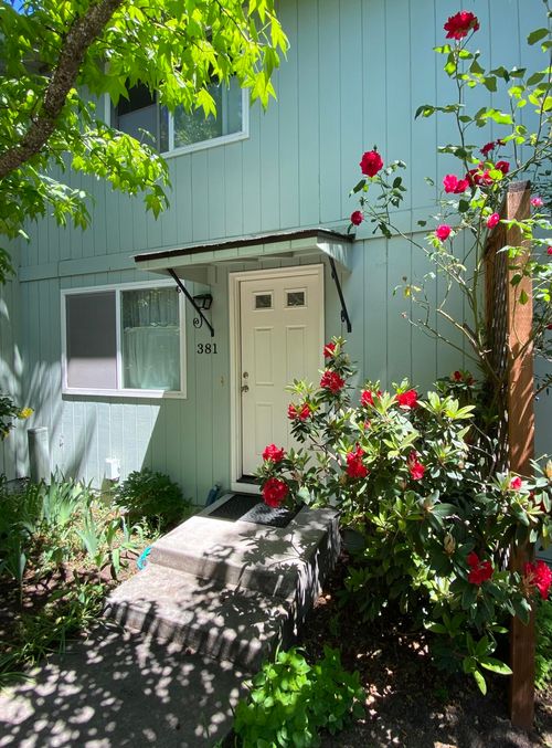 381 Glenn St, Ashland, OR, 97520-1716 | Card Image