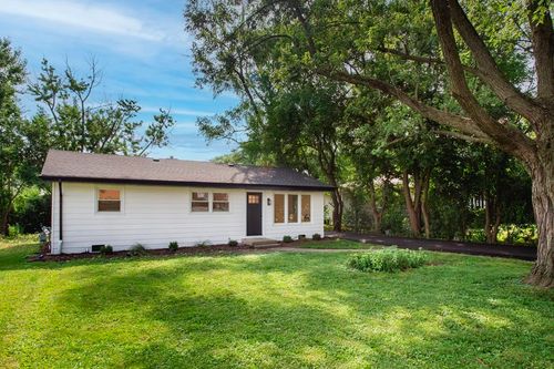 5841 Sunrise Ave, Clarendon Hills, IL, 60514-1725 | Card Image