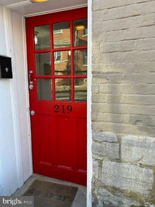 219 W Washington St, HAGERSTOWN, MD, 21740-4711 | Card Image