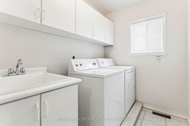 42 Queen Mary Dr, House other with 3 bedrooms, 3 bathrooms and 2 parking in Brampton ON | Image 38