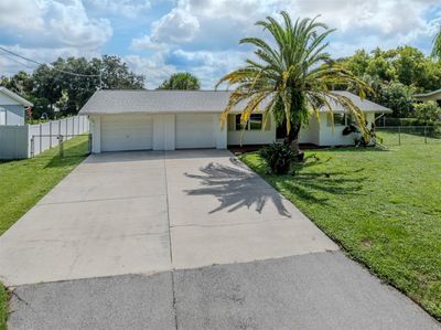 605 Barnes Parkway, House other with 2 bedrooms, 2 bathrooms and null parking in Nokomis FL | Image 2