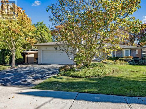 89 Page Ave, North York, ON, M2K2B8 | Card Image