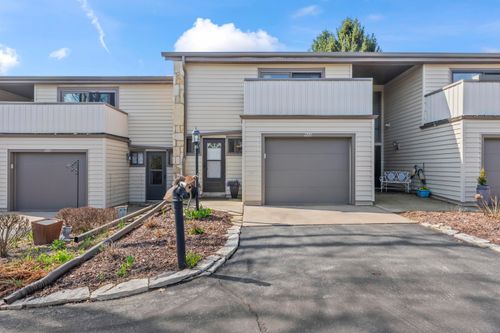 966 Valentine Rd, Oconomowoc, WI, 53066-3947 | Card Image