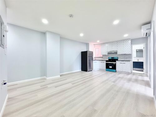2r-83-15 Grand Ave, Elmhurst, NY, 11373-4104 | Card Image