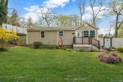 84 Lynbrook Dr, Sound Beach, NY, 11789-1706 | Card Image