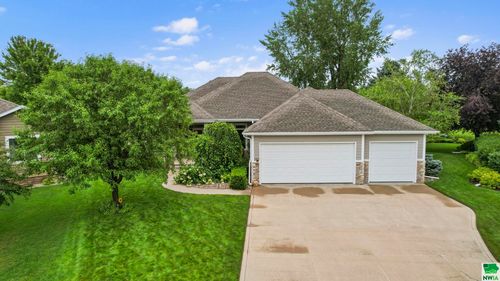 242 E Sawgrass Trl, Dakota Dunes, SD, 57049-5242 | Card Image