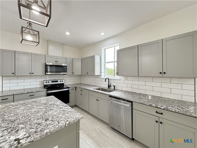 1637 Bob White Dr, House other with 3 bedrooms, 2 bathrooms and null parking in Spring Branch TX | Image 9