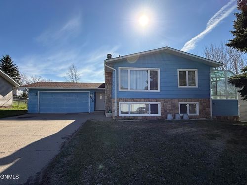 1030 Blackstone Lane, Beulah, ND, 58523 | Card Image