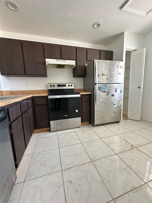 apt-203-861 Ne 209th Ter, Miami, FL, 33179-1226 | Card Image