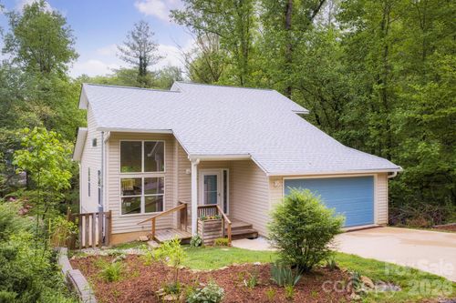 9 Nantahala St, Asheville, NC, 28801-1115 | Card Image