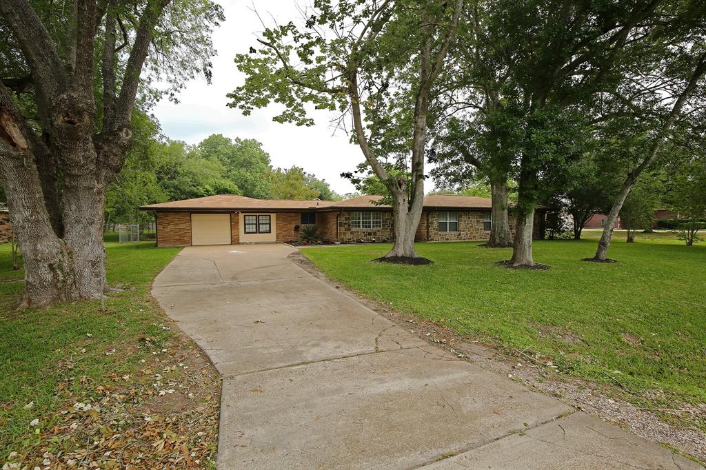 10th St, Santa Fe, TX 77510
