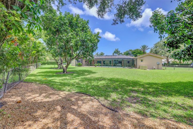11000 Sw 75 Th Ct, House other with 5 bedrooms, 3 bathrooms and null parking in Pinecrest FL | Image 48