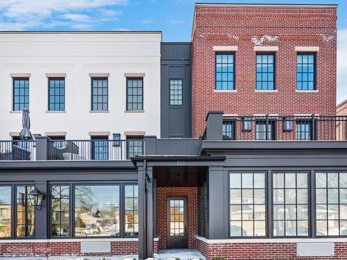 th1-225 Burlington Ave, Clarendon Hills, IL, 60514-1136 | Card Image