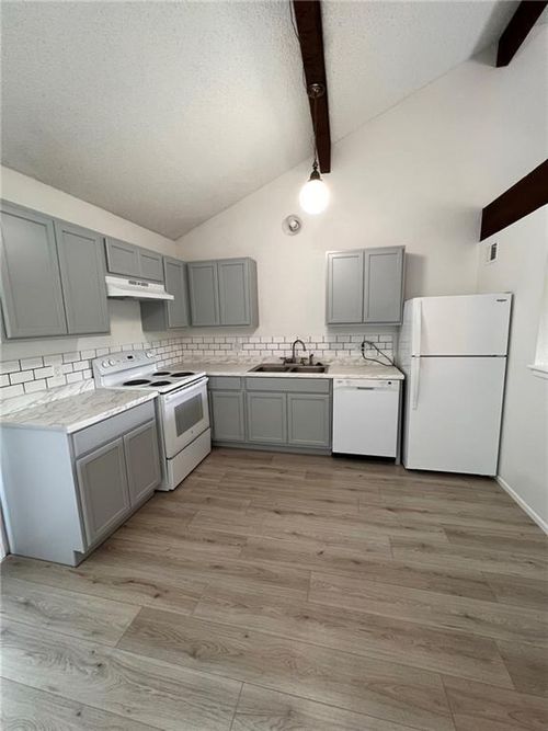 10514 E 41st Ter, Kansas City, MO, 64133-1304 | Card Image