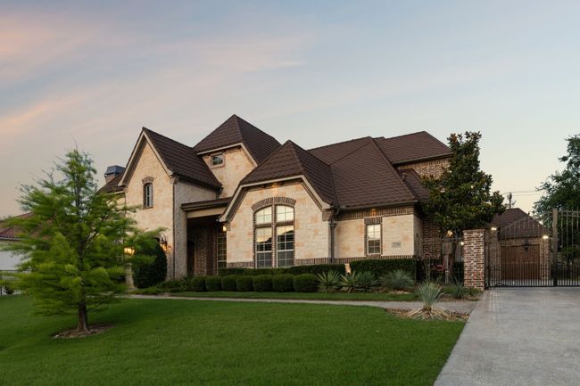 Beautiful elegant architecture style house with side garage and an electric gate | Image 39