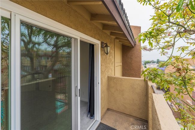 UNIT-11 - 2254 Gaviota Ave, Condo with 2 bedrooms, 3 bathrooms and 2 parking in Signal Hill CA | Image 5