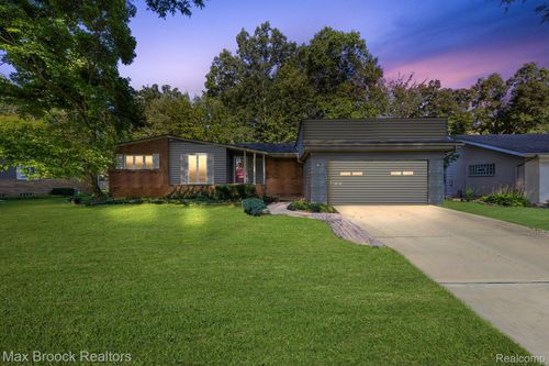 966 Woodlea St, Birmingham, MI, 48009-2960 | Card Image
