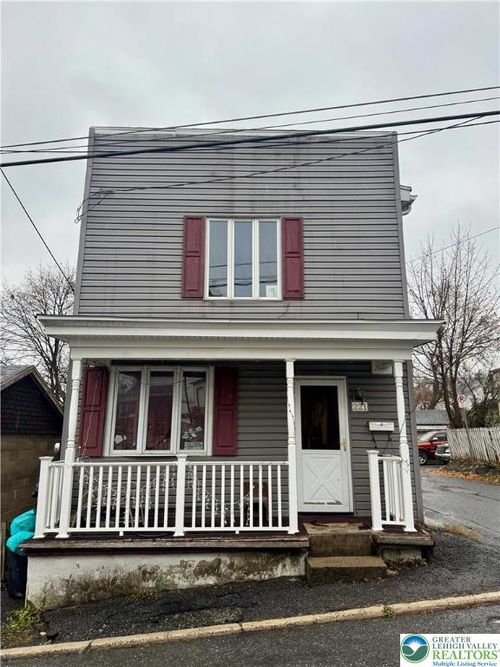 221 Green St, Tamaqua, PA, 18252-2305 | Card Image