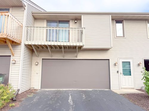 apt-11-651 Amphitheater Dr, Rockford, IL, 61107-5802 | Card Image