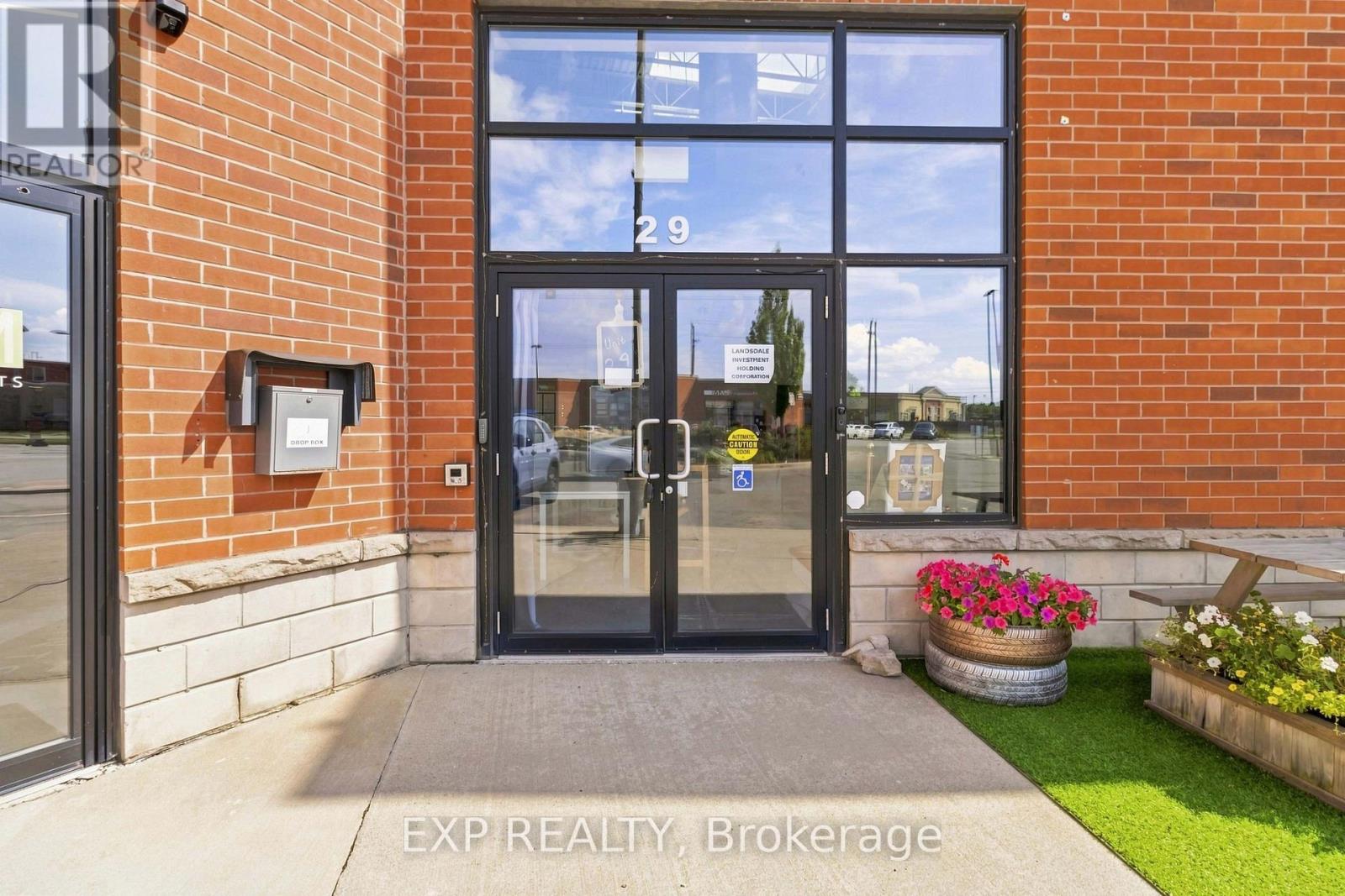 Commercial Lease in Burlington (Uptown) 4