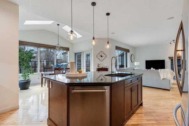 686 Chaparral Dr Se, House other with 5 bedrooms, 4 bathrooms and 4 parking in Calgary AB | Image 16