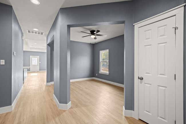 ENTRY HALLWAY | Image 4