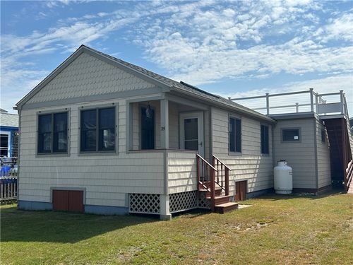 25 Champlin Ave, Narragansett, RI, 02879-5823 | Card Image
