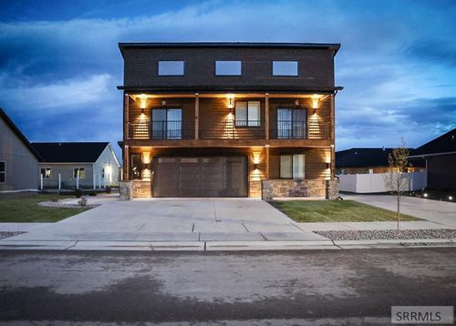 370 Camas St, Sugar City, ID, 83448-5122 | Card Image